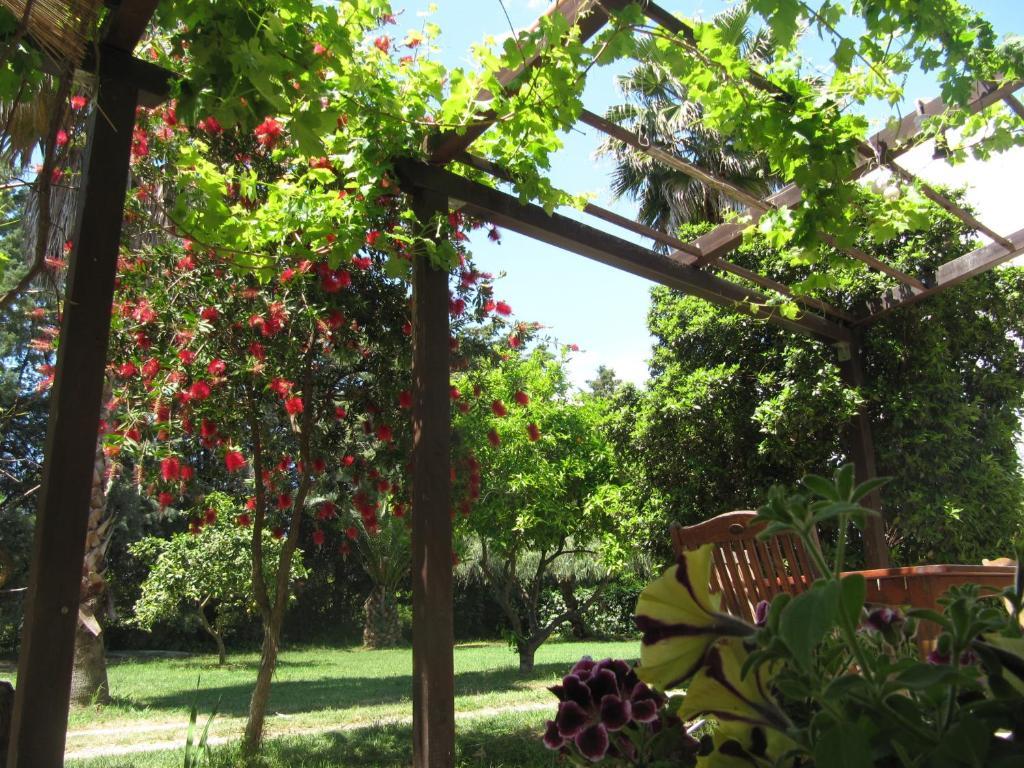 Agriturismo Torre Del Golfo Cropani Exterior foto